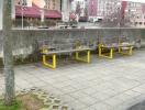 Ces deux bancs sont a 2OO metres de la grille, dans la rue bertrand russell réservée au passage des bus.